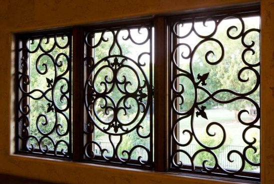 پنجره آهنی و معایب آن